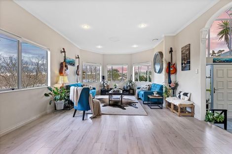 Photo of property in 21 Cinnabar Place, Westgate, Auckland, 0614