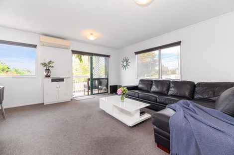 Photo of property in 2b Porter Avenue, Te Atatu South, Auckland, 0610