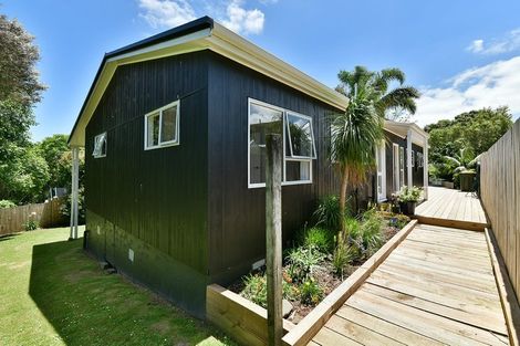 Photo of property in 6 Hand Road, Helensville, 0800