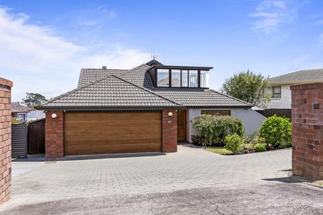 Photo of property in 98 Bleakhouse Road, Howick, Auckland, 2014