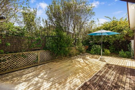Photo of property in 1 Taipari Road, Te Atatu Peninsula, Auckland, 0610