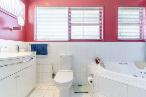 Photo of property in 48 Churton Drive, Churton Park, Wellington, 6037