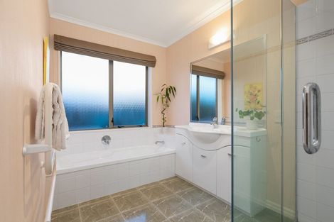 Photo of property in 24 Manor Park Drive, Pyes Pa, Tauranga, 3112