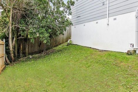 Photo of property in 16 Sylvan Crescent, Te Atatu South, Auckland, 0610