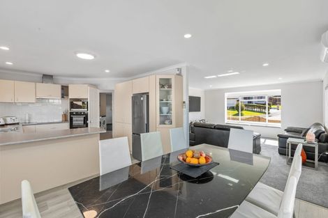 Photo of property in 15 Kath Hopper Drive, Orewa, 0931