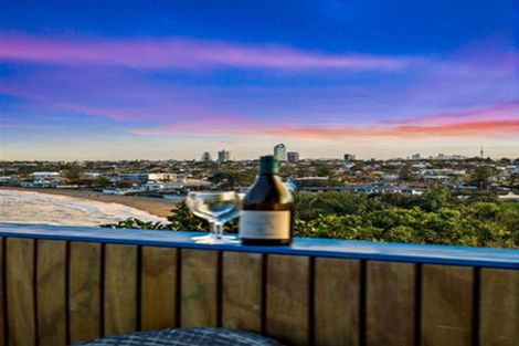 Photo of property in 3/23 Beach Road, Castor Bay, Auckland, 0620