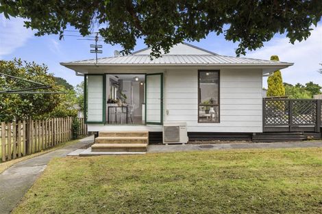 Photo of property in 2/14 Moxham Grove, Massey, Auckland, 0614