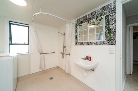 Photo of property in 10 Potaka Street, Marton, 4710