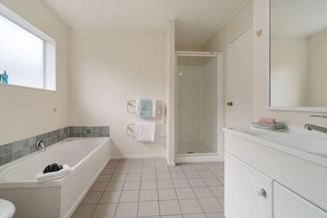 Photo of property in 10 Imelda Road, Te Atatu Peninsula, Auckland, 0610