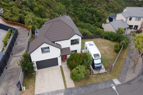 Photo of property in 7 Forbes Lane, Newlands, Wellington, 6037