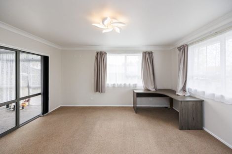 Photo of property in 9 Forbes Place, Kelvin Grove, Palmerston North, 4414