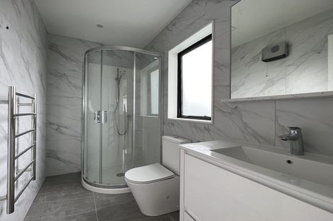 Photo of property in 30b Durham Street, Te Atatu Peninsula, Auckland, 0610