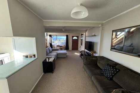 Photo of property in 7b Ladbrooke Drive, Newlands, Wellington, 6037