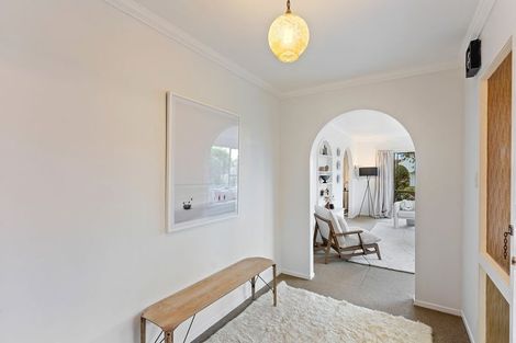 Photo of property in 28 Rewarewa Crescent, Waikanae, 5036