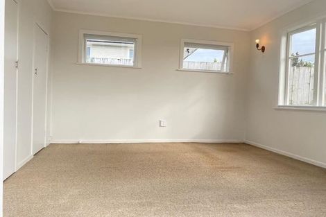 Photo of property in 47 Royal View Road, Te Atatu South, Auckland, 0610
