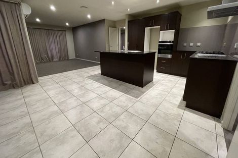 Photo of property in 5 Alvre Place, Flat Bush, Auckland, 2016