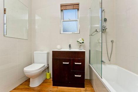Photo of property in 2/1a Becroft Drive, Forrest Hill, Auckland, 0620