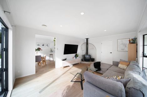 Photo of property in 6 Crestlands Place, Papakura, 2110