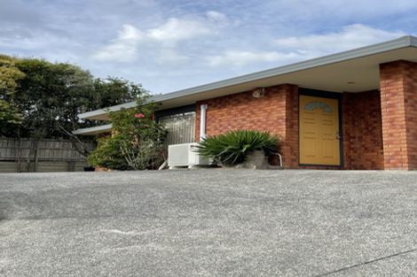 Photo of property in 34 Ginders Drive, Massey, Auckland, 0614