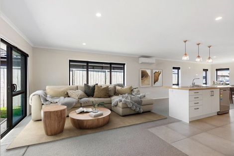 Photo of property in 5 Naeo Close, Papamoa Beach, Papamoa, 3118