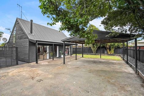 Photo of property in 37 Collins Road, Melville, Hamilton, 3206