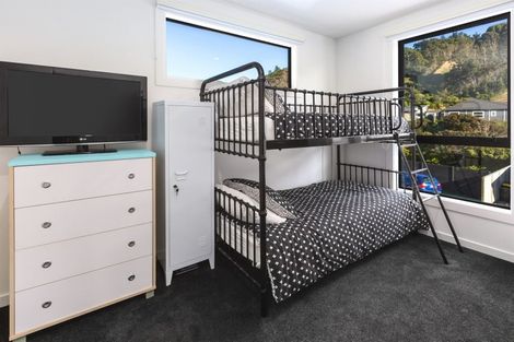 Photo of property in 5 Hull Place, Whitby, Porirua, 5024