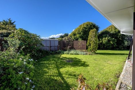 Photo of property in 18 Kawau Grove, Waikanae Beach, Waikanae, 5036
