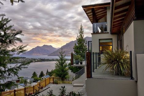 Photo of property in 32 Highview Terrace, Queenstown, 9300