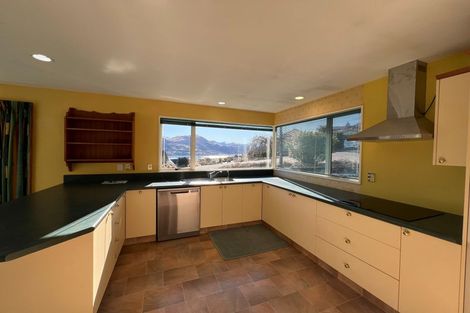 Photo of property in 2 Garland Terrace, Kelvin Heights, Queenstown, 9300