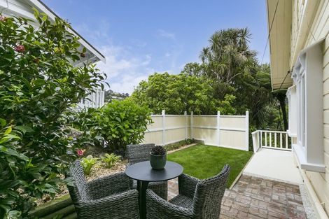 Photo of property in 12 Governor Road, Northland, Wellington, 6012