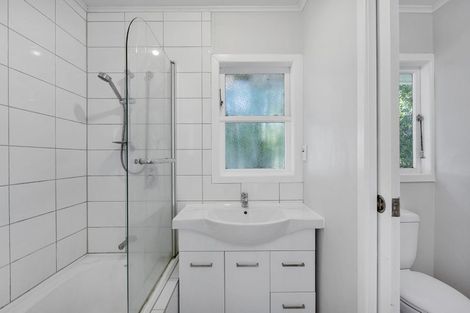 Photo of property in 40 Hereford Street, Te Atatu Peninsula, Auckland, 0610