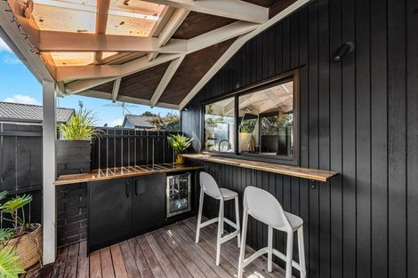 Photo of property in 2/47 Shakespeare Road, Milford, Auckland, 0620