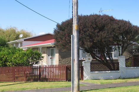 Photo of property in 19 Queen Mary Avenue, New Lynn, Auckland, 0600