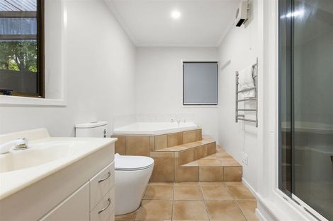 Photo of property in 1/52 Aberdeen Road, Campbells Bay, Auckland, 0620