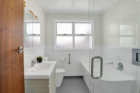 Photo of property in 54 Murray Avenue, Hawera, 4610