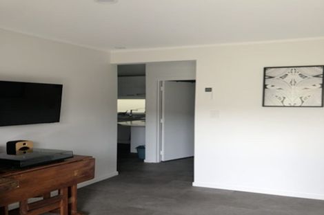 Photo of property in 3b Edgerton Road, Te Atatu Peninsula, Auckland, 0610