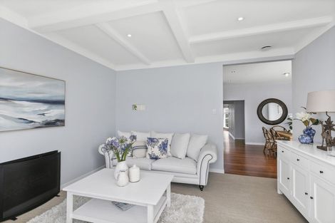 Photo of property in 114 Nevay Road, Karaka Bays, Wellington, 6022