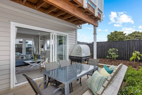 Photo of property in 9 Waimaru Lane, Orewa, 0931