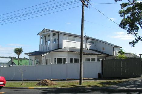 Photo of property in 2/41 Seaview Avenue, Northcote, Auckland, 0627