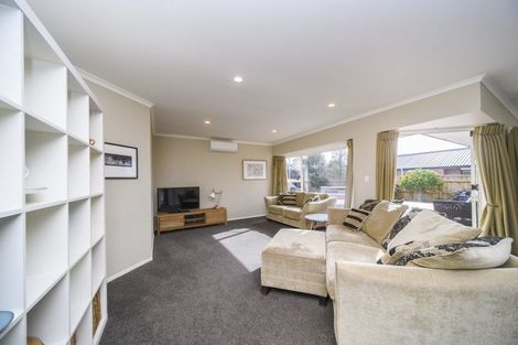 Photo of property in 5 Sycamore Crescent, Fitzherbert, Palmerston North, 4410