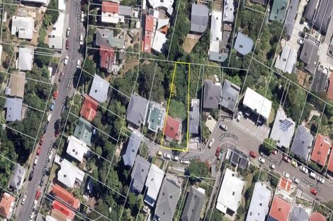 Photo of property in 32 Maarama Crescent, Aro Valley, Wellington, 6021