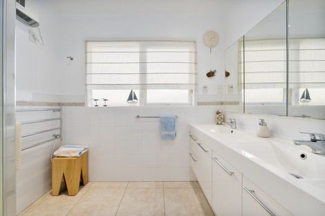 Photo of property in 51 Spence Road, Henderson, Auckland, 0612