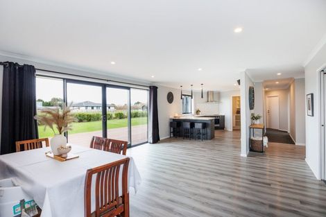 Photo of property in 40 View Road, Halcombe, 4779