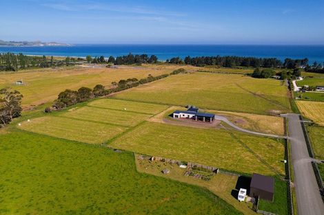 Photo of property in 23 Te Ao Wharepapa Lane, Peketa, 7373