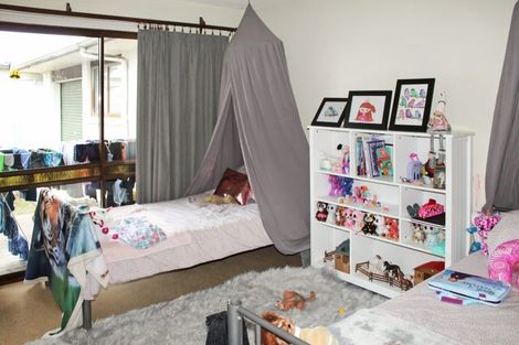 Photo of property in 43 Geraldine Crescent, Cloverlea, Palmerston North, 4412