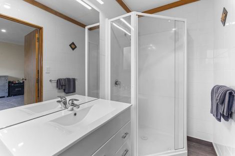 Photo of property in 1 Arden Place, Oakura, 4314