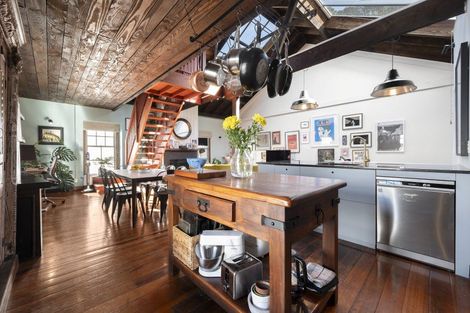 Photo of property in 1/12 Little George Street, Thorndon, Wellington, 6011