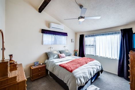 Photo of property in 2 Yeo Place, Taradale, Napier, 4112