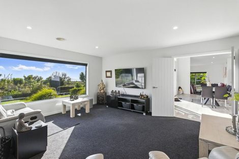 Photo of property in 22 Taranui Way, Paraparaumu Beach, Paraparaumu, 5032