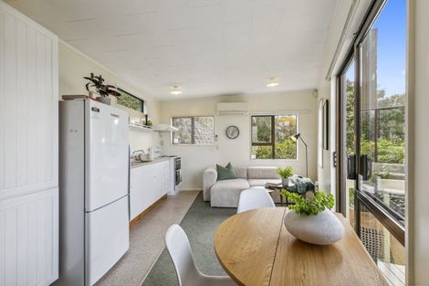 Photo of property in 15f2 Sutherland Crescent, Melrose, Wellington, 6023